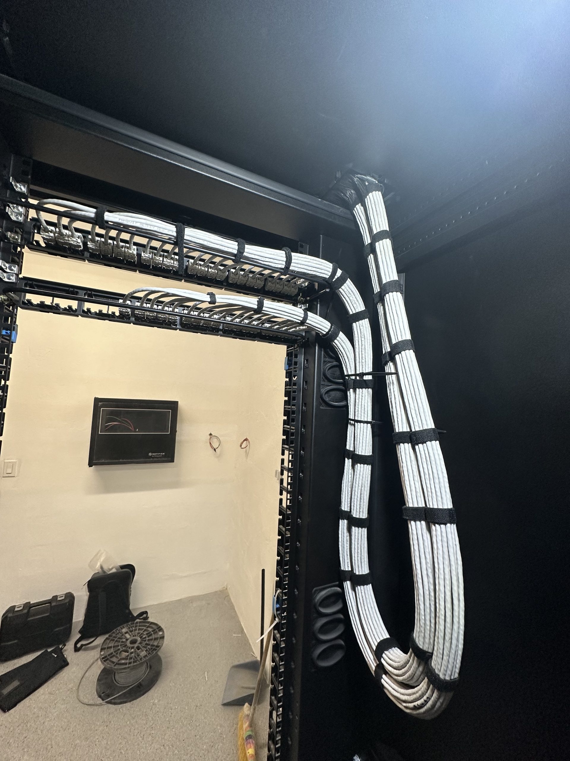 Ruteo de cableado estructurado por plafón realizado por CTS Ingeniería