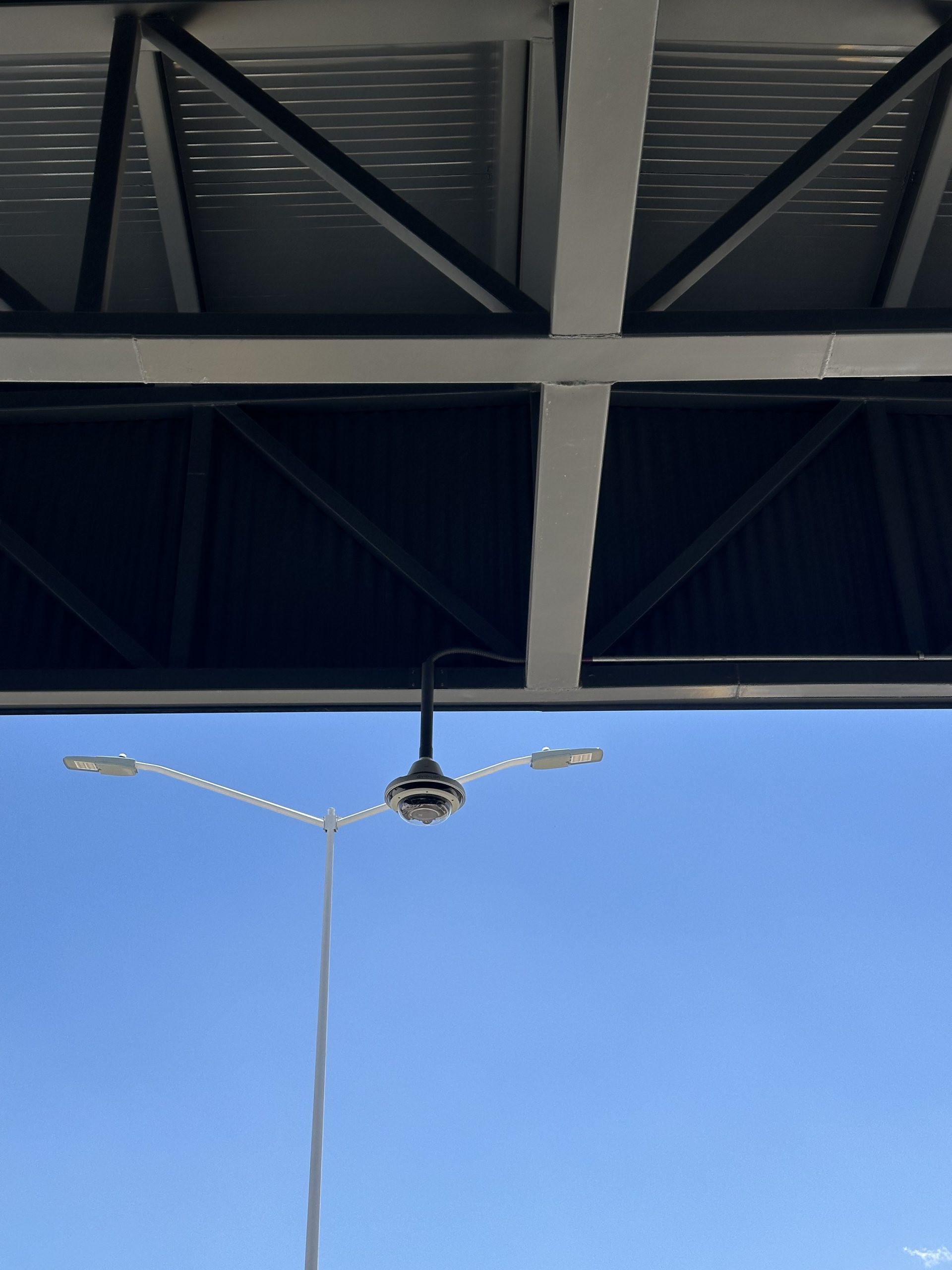 Ajuste de cámara IP de CCTV en accesos y zonas de carga por CTS Ingeniería