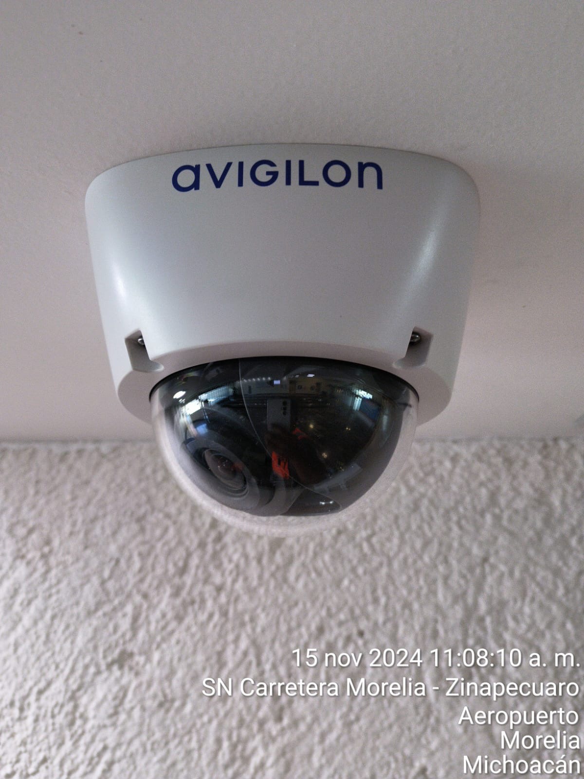 Cámara de CCTV en almacén con cobertura de racks por CTS Ingeniería