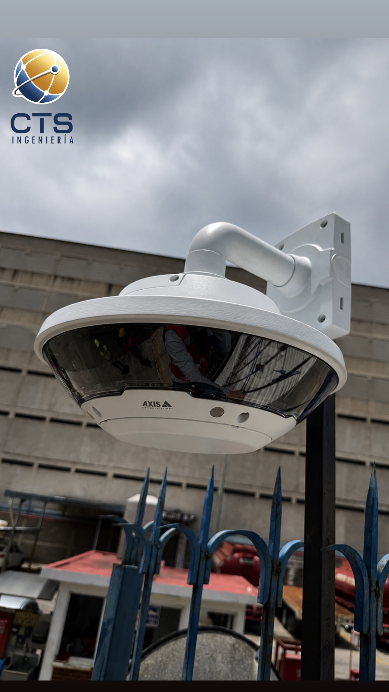 Cámara de CCTV en área de producción industrial instalada por CTS Ingeniería