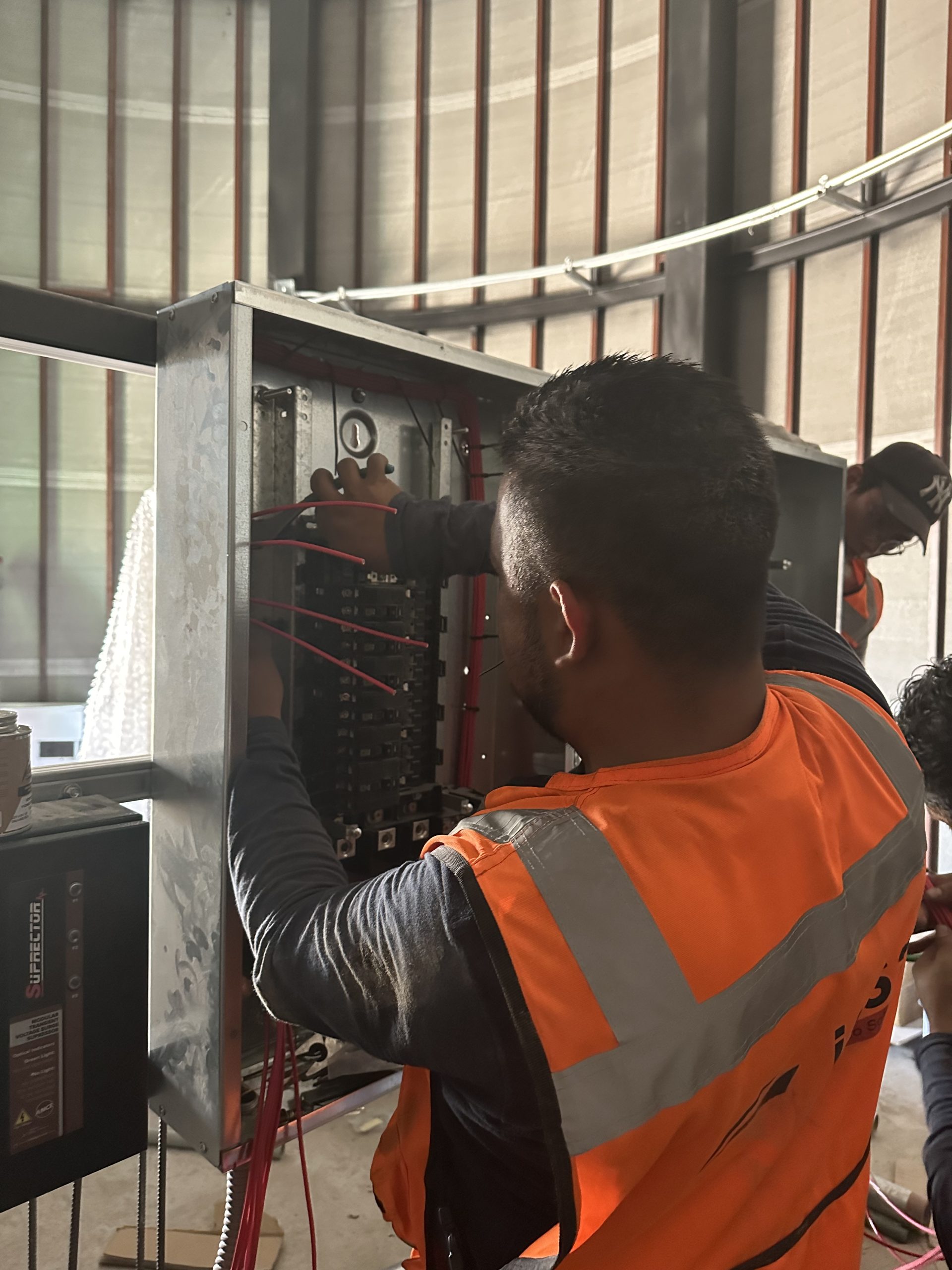 Instalación de cableado eléctrico en tubería conduit por CTS Ingeniería