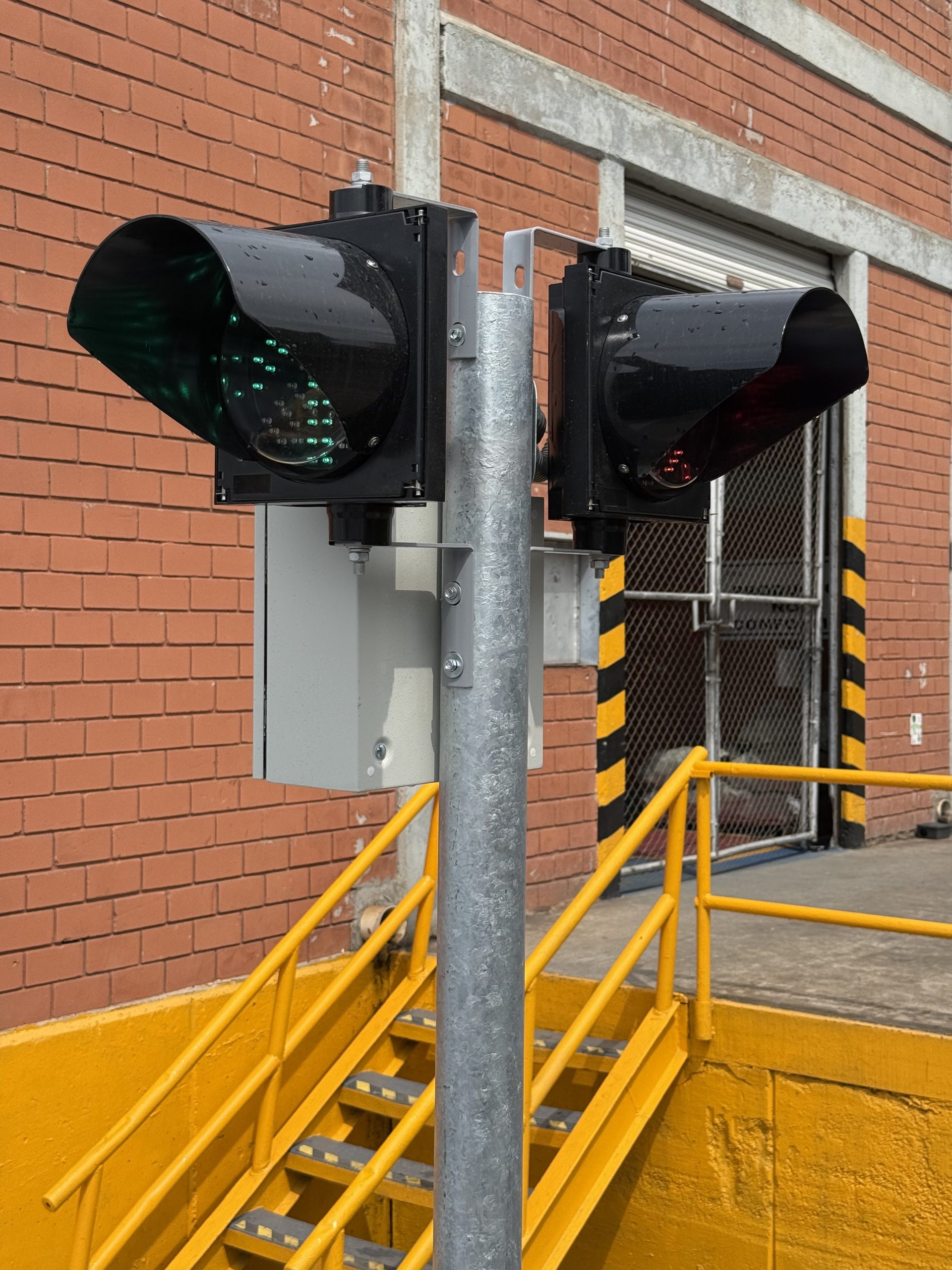 Semáforo vehicular sincronizado con control de acceso por CTS Ingeniería